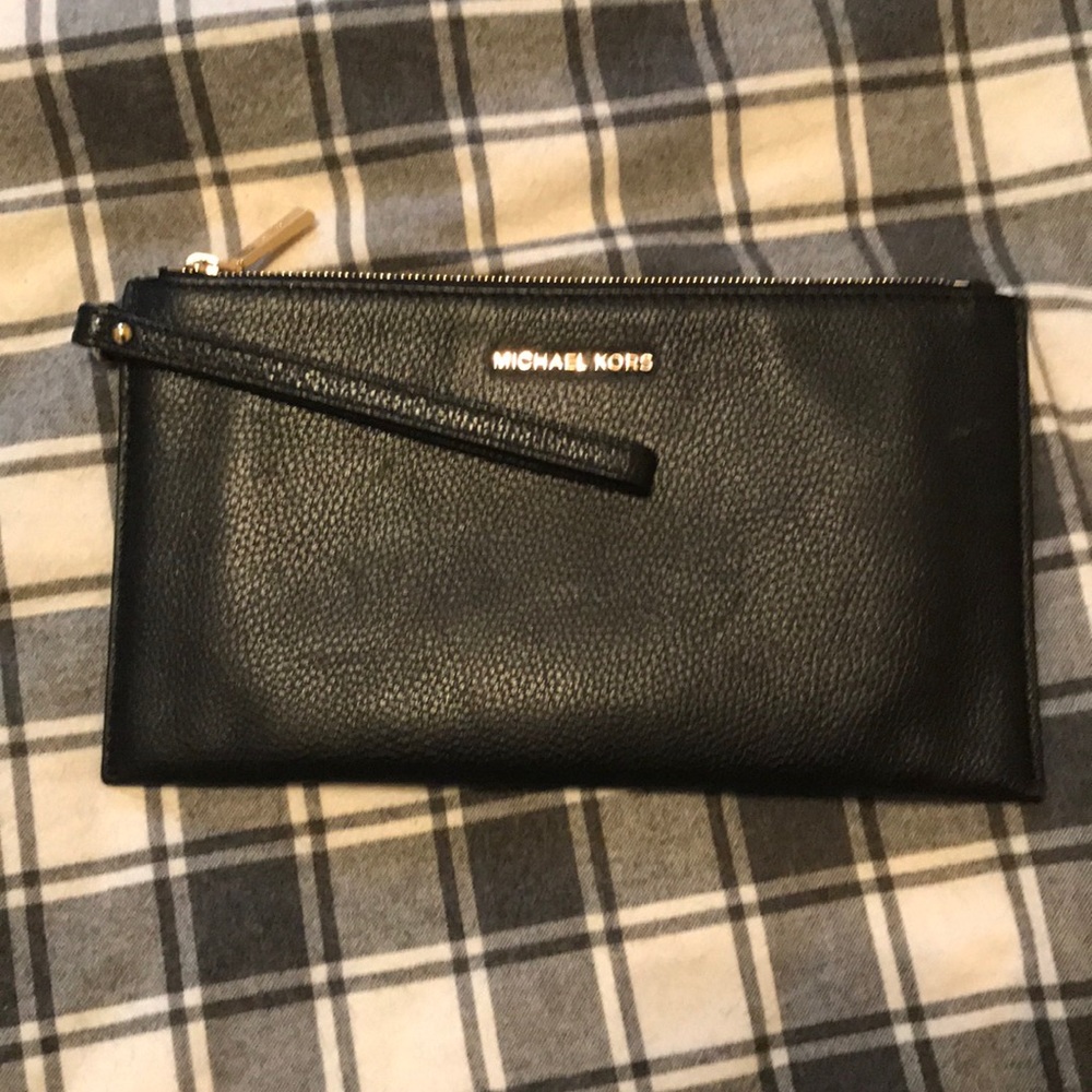 Michael Kors Mercer Large Zip Clutch